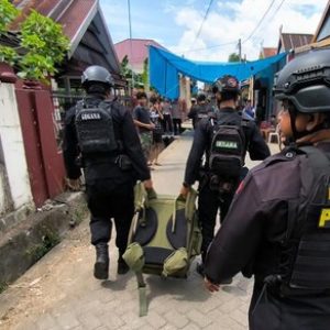 Usai Dievakuasi, Gegana Ledakkan Granat yang Ditemukan di Rumah Warga Maros