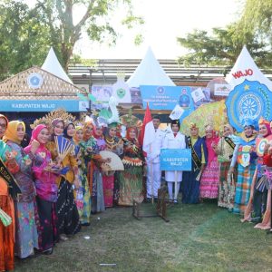 PKK Wajo Unjuk Kreativitas di Jambore PKK: Sutra Jadi Primadona