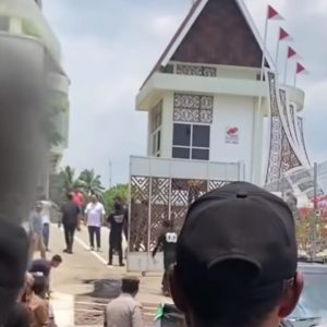 Warga Geruduk Bendungan Pammukkulu Takalar: Lahan Kami tak Dibayar!