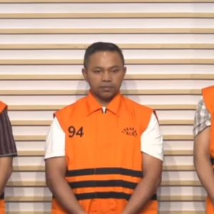 KPK Geledah Rumah Dinas Gubernur Riau, Sita Dokumen