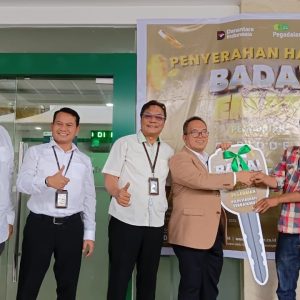 Pegadaian Makassar Serahkan Hadiah Undian Badai Emas Periode 1