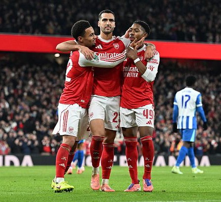 Liga Inggris: Perkasa, Arsenal Rebut Puncak Klasemen