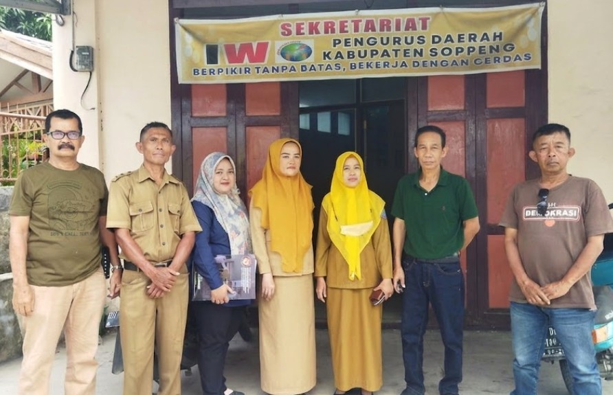 Kesbangol Sambangi IWO Soppeng, Harap Sinergi Terus Terawat