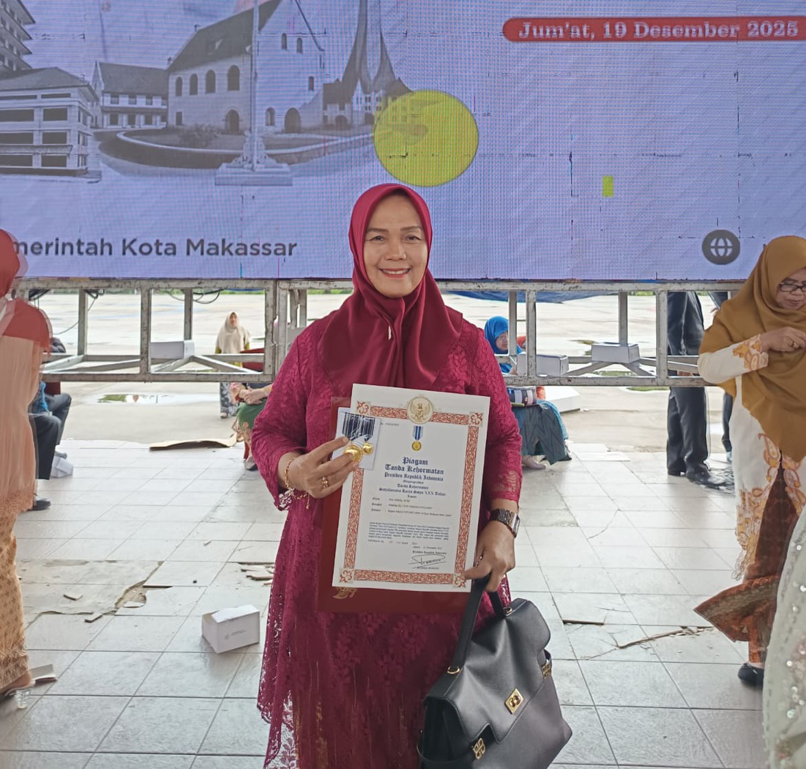 Habiba MPd Kepsek SMPN 54 Makassar, Penerima Satyalancana dari 3 Presiden