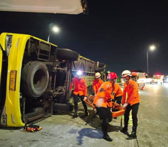 Bus Cahaya Trans Terguling di Tol Semarang, 16 Orang Tewas