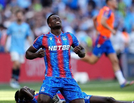 Krisis Bek, Manchester City Kini Buru Marc Guehi