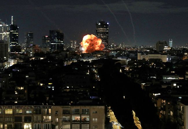 Iran Bombardir Tel Aviv, Sejumlah Gedung Hancur