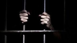 Viral! Napi Korupsi di Kendari Berkeliaran dan Makan di Kafe