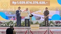 Jaksa Agung Serahkan Hasil Lelang Aset Koruptor Rp1,02 T ke Menkeu Purbaya