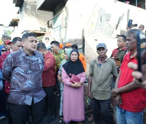 Appi Temui Korban Kebakaran di Sultan Alauddin, Jamin Logistik Tercukupi