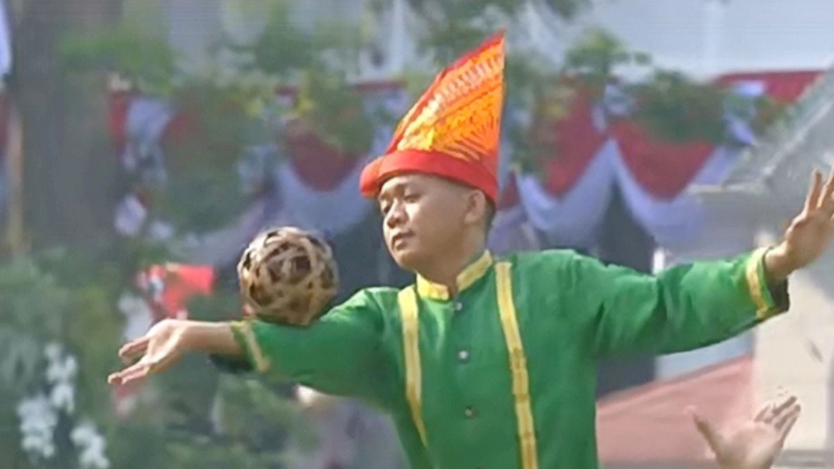 150 Penari Makassar Bikin Istana Merdeka Bergemuruh, Tarian Kolosal Warnai HUT Ke-81 RI