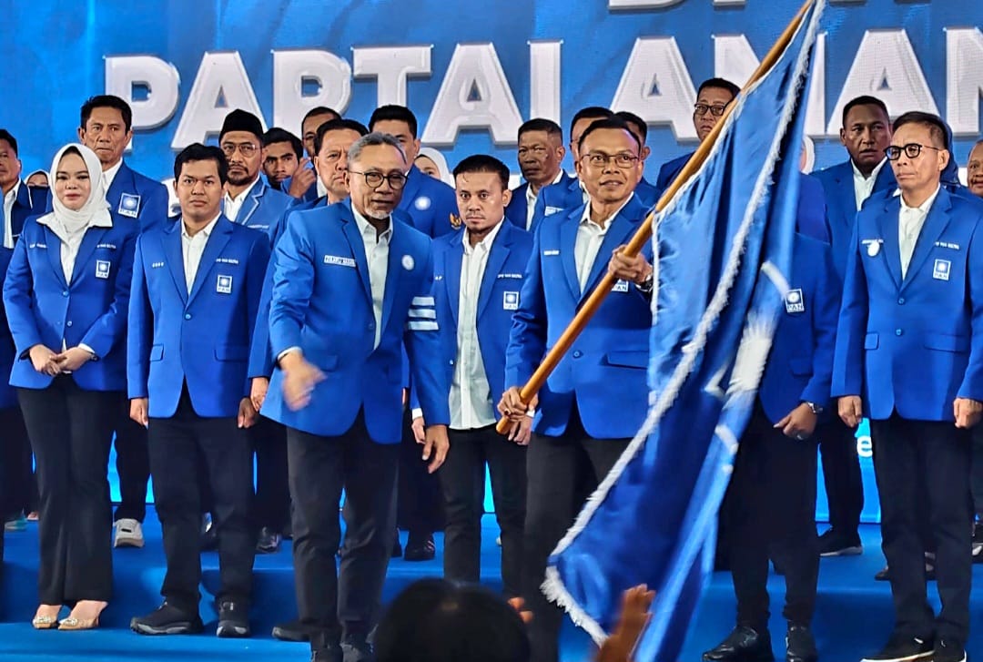 Zulkifli Hasan Lantik Pengurus DPW dan Ketua DPD PAN se-Sultra 