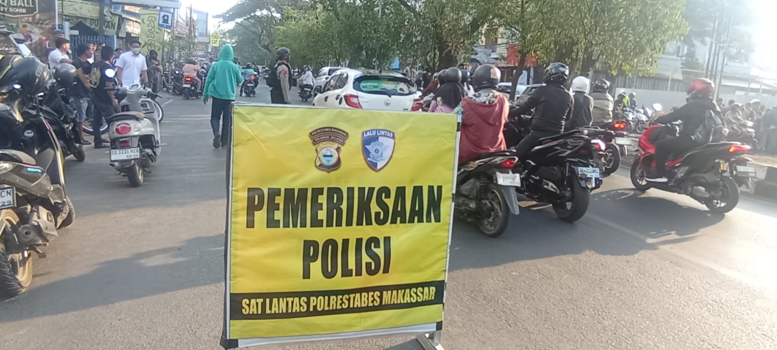 PULUHAN MOTOR DIAMANKAN, SATLANTAS POLRESTABES MAKASSAR GELAR OPERASI GABUNGAN DI JALAN VETERAN SELATAN