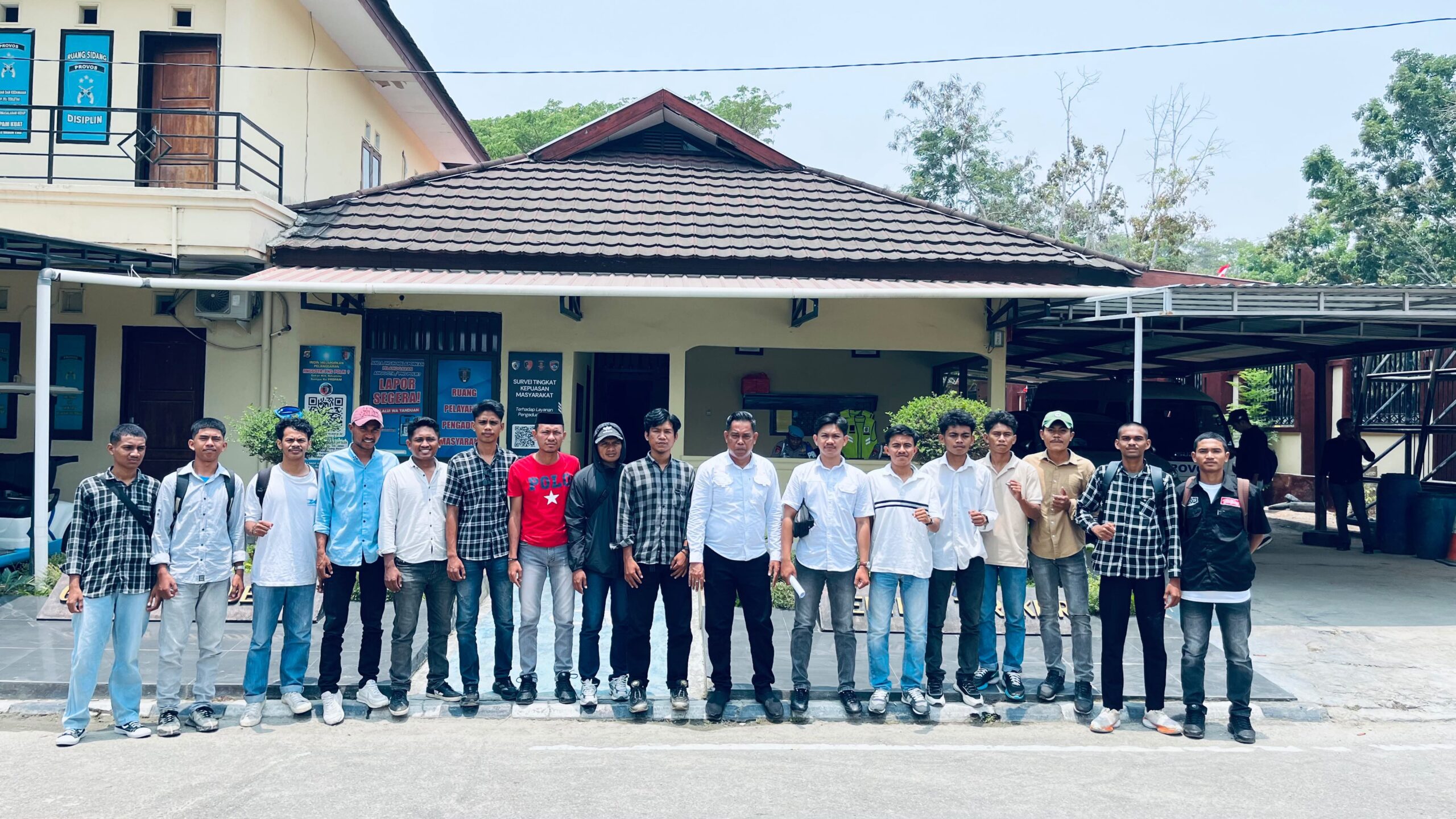 KMPD Demo di Polda dan DPRD Sultra, Desak Usut Dugaan Pemukulan Massa di Polres Kolaka