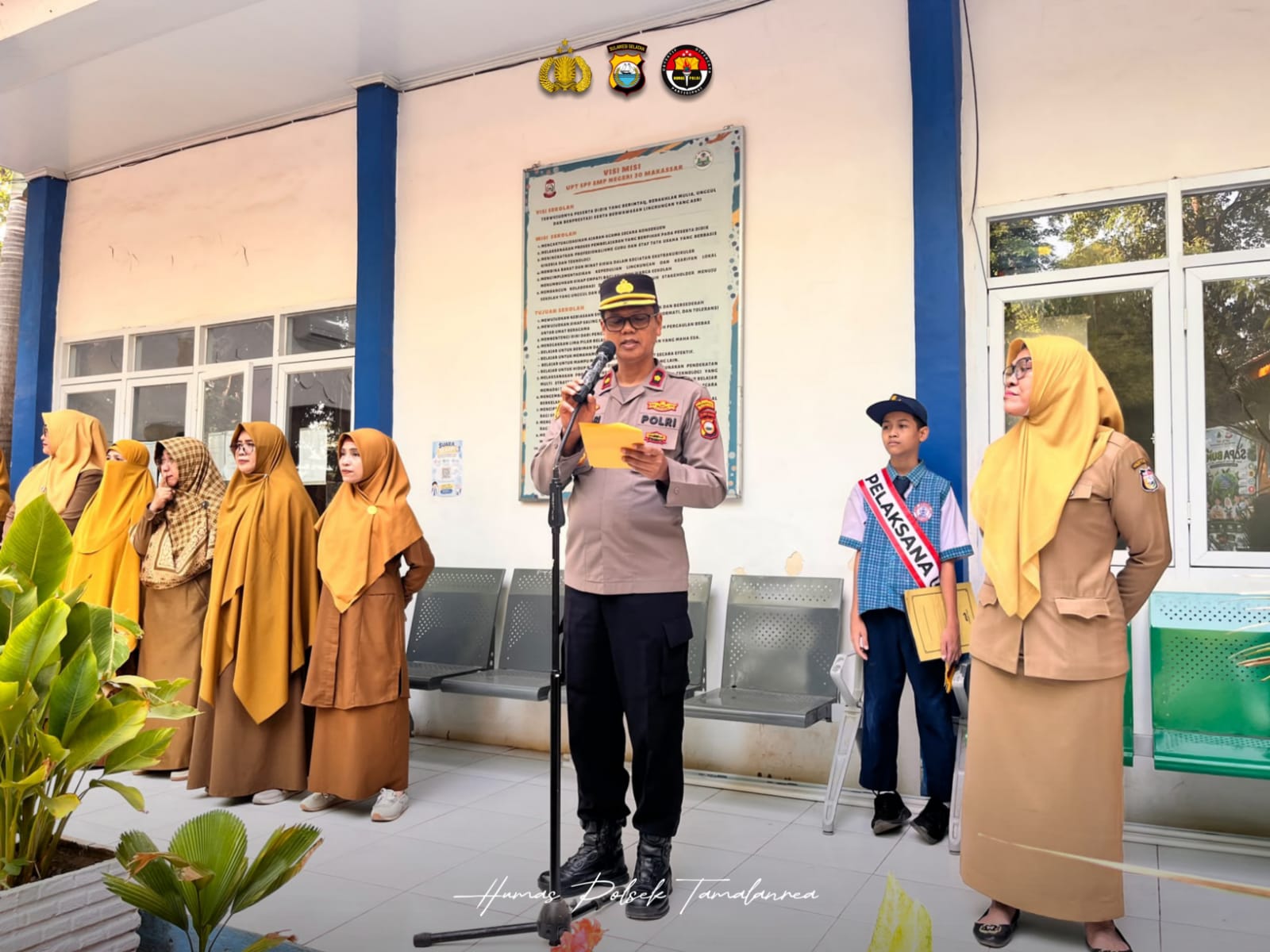 Kapolsek Tamalanrea Pimpin Upacara di SMPN 30 Makassar, Tekankan Pencegahan Kenakalan Remaja