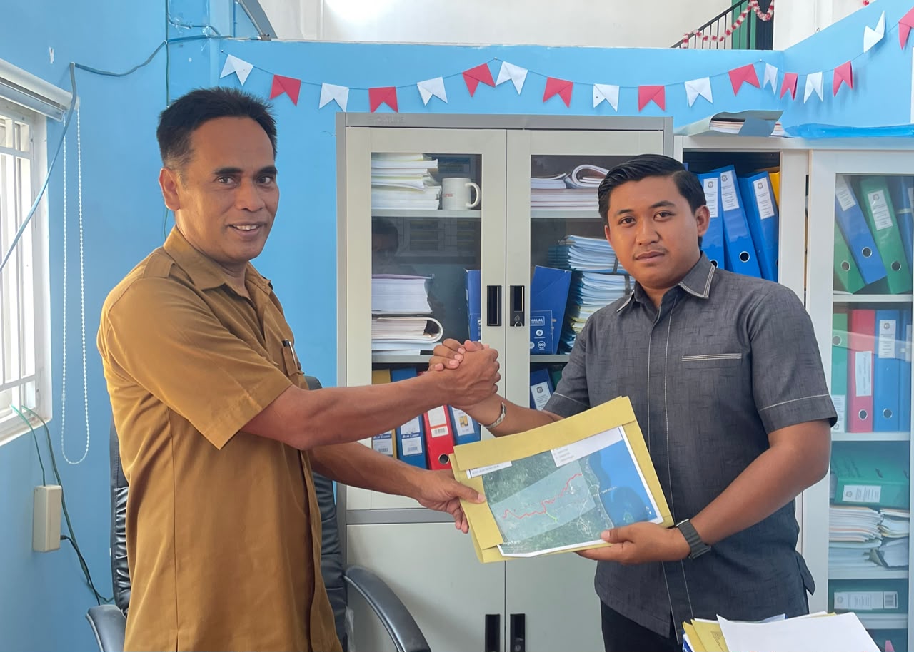 Tampak kiri Kabid Bina Marga Dinas PUPR Kab.Bombana (Sukardi, S.T., M.P.W.K.) dan Tampak Kanan Ketua Umum FPPB (Andi Zulkifli)